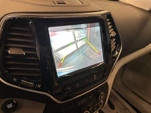 Used 2020 Jeep Cherokee Limited w/ Technology Group AWD/4WD image 13