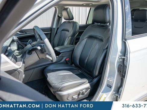Used 2023 Jeep Grand Cherokee L Limited AWD/4WD image 4