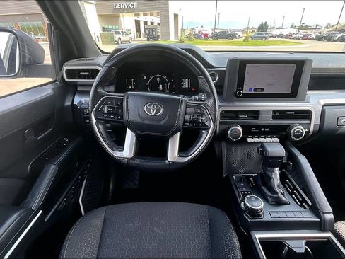 Used 2025 Toyota 4Runner SR5 AWD/4WD image 5