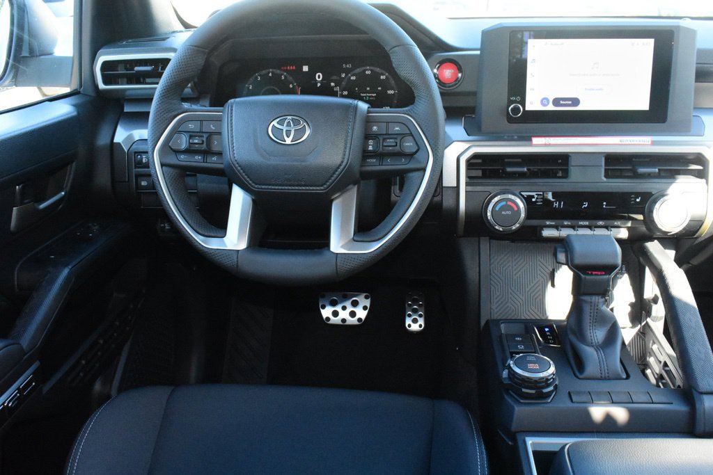Used 2025 Toyota 4Runner SR5 AWD/4WD image 17