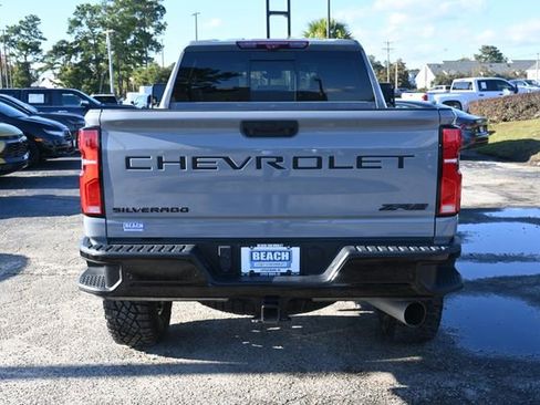 Used 2024 Chevrolet Silverado 2500 ZR2 w/ Technology Package image 4
