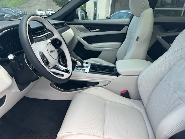 Used 2026 Jaguar F-PACE R-Dynamic S AWD/4WD image 15