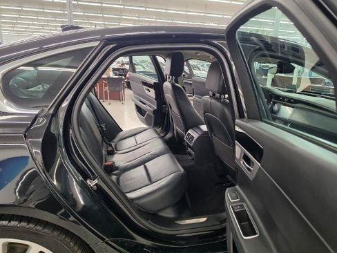 Used 2020 Jaguar XF Prestige AWD/4WD image 39