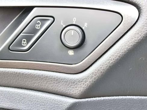 Used 2018 Volkswagen GTI SE image 10