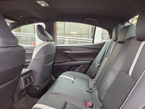 Used 2025 Toyota Camry SE FWD image 11