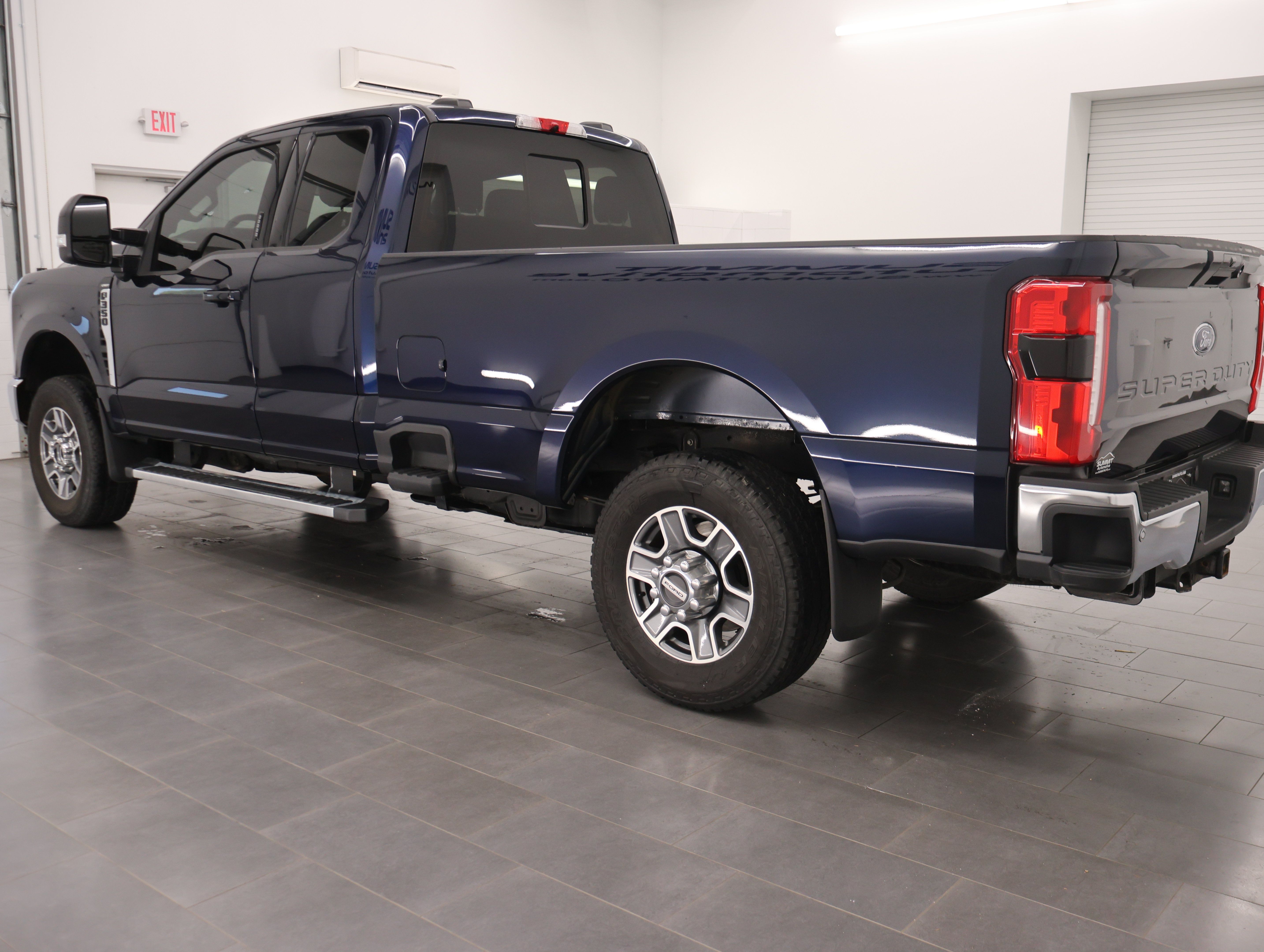 Used 2023 Ford F350 Lariat w/ FX4 Off-Road Package AWD/4WD image 6