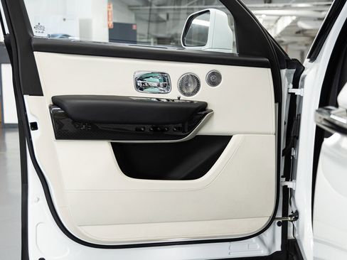 Certified 2023 Rolls-Royce Cullinan Black Badge w/ Driver's Package AWD/4WD image 32