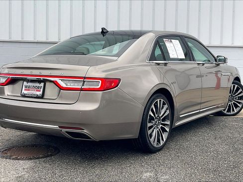 Used 2018 Lincoln Continental Select image 17