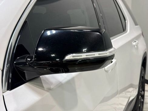 Used 2020 Chevrolet Traverse LT image 10
