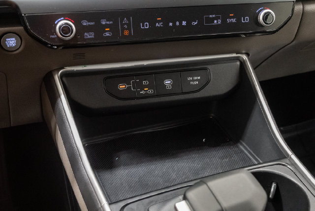 Used 2025 Kia Carnival LX FWD image 22