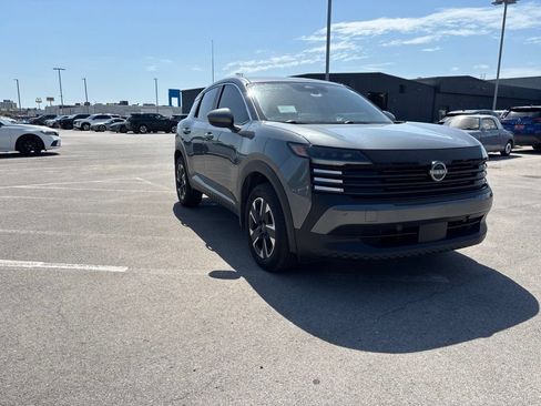 Certified 2025 Nissan Kicks SV AWD/4WD image 3