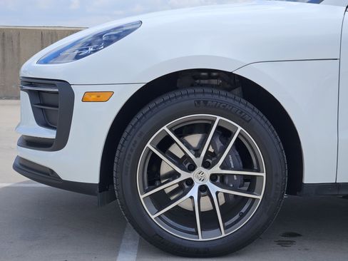 Certified 2026 Porsche Macan AWD/4WD image 13