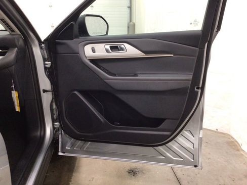 Used 2025 Ford Explorer Active w/ Active Comfort Package image 35