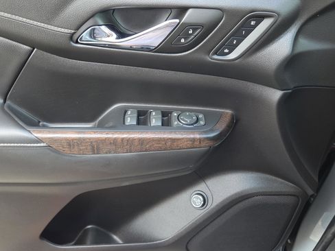 Used 2023 GMC Acadia Denali w/ Denali Ultimate Package FWD image 29