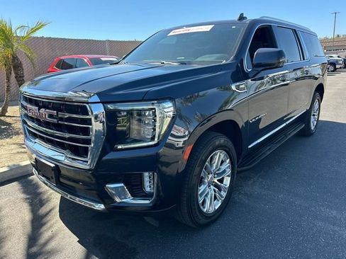 Used 2023 GMC Yukon XL SLT w/ SLT Premium Package AWD/4WD image 3