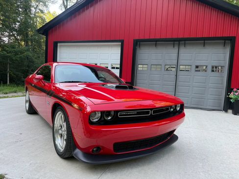 Used 2019 Dodge Challenger R/T RWD image 4