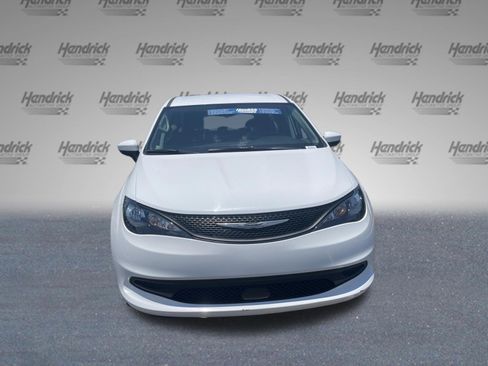 Used 2023 Chrysler Voyager LX FWD image 3