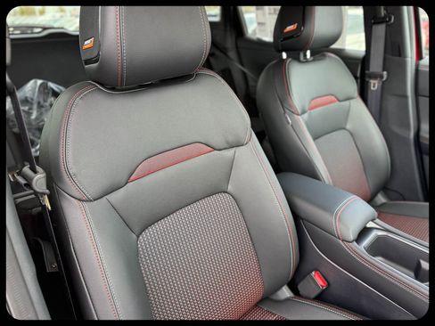 New 2026 Nissan Kicks SR FWD image 14