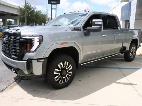New 2025 GMC Sierra 2500 Denali Ultimate image 3