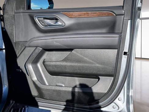 Used 2024 Chevrolet Suburban High Country image 24