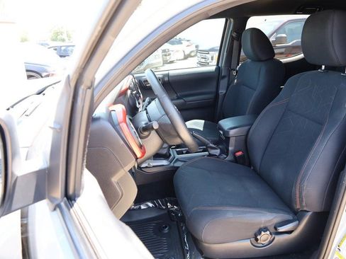 Used 2019 Toyota Tacoma TRD Sport w/ Technology Package AWD/4WD image 8