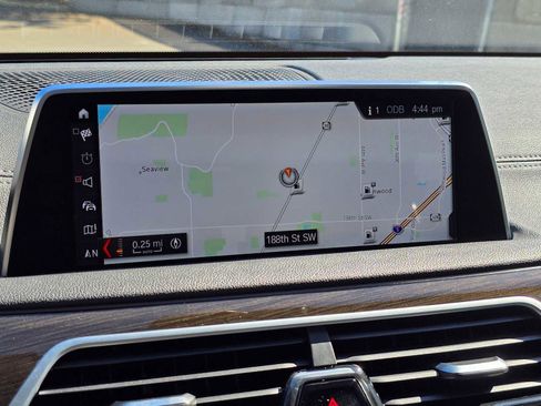 Used 2018 BMW 750i RWD image 28