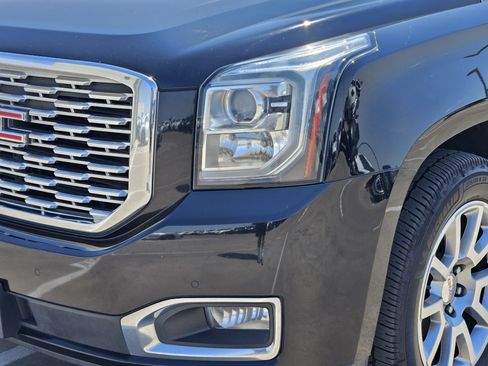 Used 2018 GMC Yukon XL Denali RWD image 12