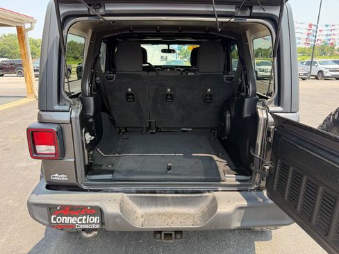 Used 2018 Jeep Wrangler Unlimited Sport S AWD/4WD image 6