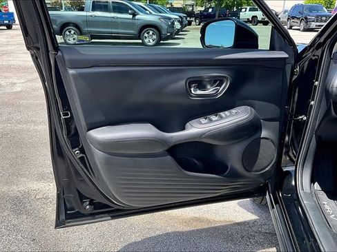 Certified 2025 Honda HR-V LX image 17