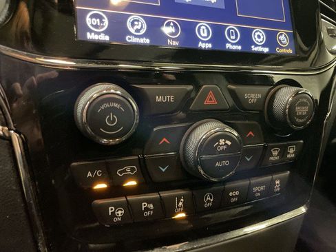 Used 2021 Jeep Grand Cherokee High Altitude image 23