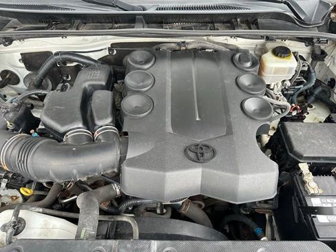 Used 2013 Toyota 4Runner SR5 image 31