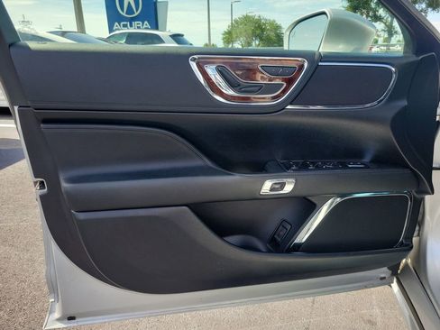 Used 2019 Lincoln Continental Premiere FWD image 14