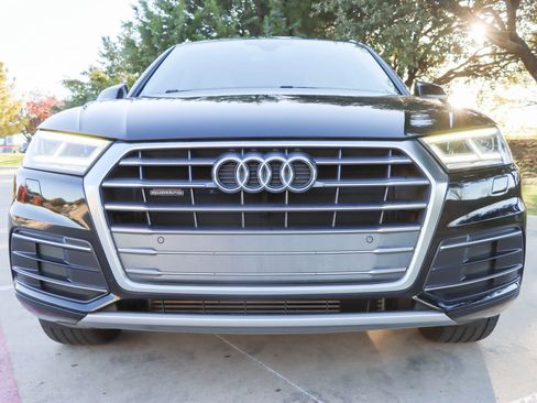 Used 2019 Audi Q5 2.0T Premium Plus w/ Premium Plus Package image 2