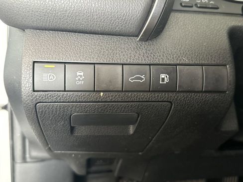 Used 2018 Toyota Camry SE image 18