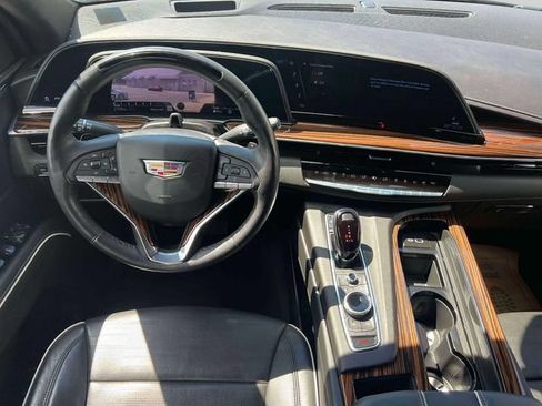 Used 2024 Cadillac Escalade ESV Premium Luxury AWD/4WD image 16