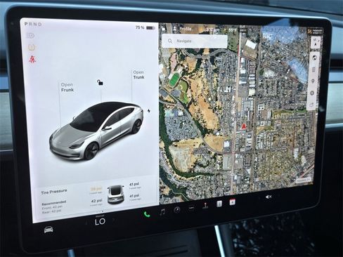 Used 2018 Tesla Model 3 Long Range image 16