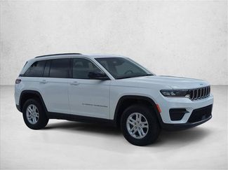 Used 2024 Jeep Grand Cherokee Laredo AWD/4WD video 3