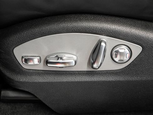 Certified 2023 Porsche Macan S AWD/4WD image 19