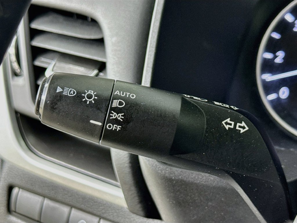 Used 2025 Nissan Rogue SV FWD image 15