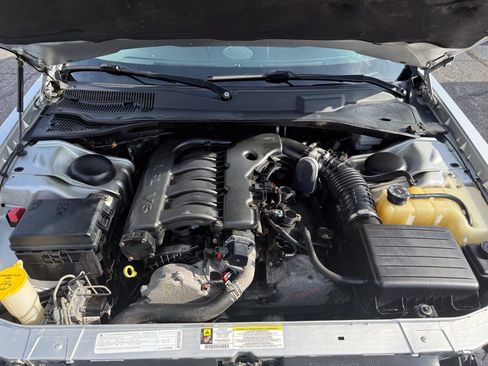 Used 2009 Chrysler 300 Touring RWD image 9