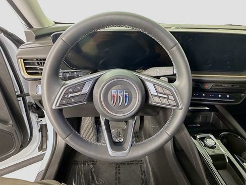 Used 2025 Buick Envision Avenir AWD/4WD image 11