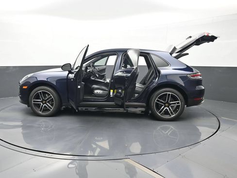 Certified 2021 Porsche Macan AWD/4WD image 27