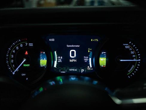 Used 2025 Jeep Wrangler Unlimited Sahara image 16