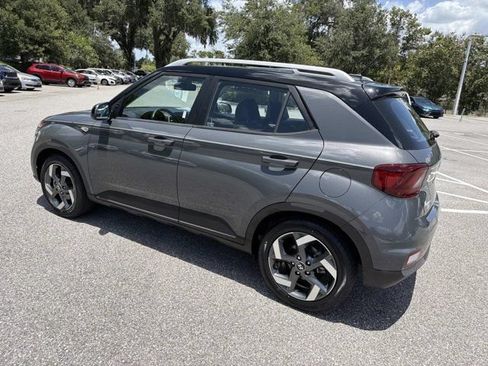 Used 2023 Hyundai Venue Limited w/ Cargo Package FWD image 4