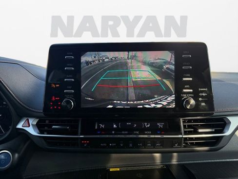 Used 2022 Toyota Sienna XSE w/ XSE Plus Package image 18