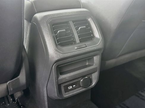 Used 2022 Volkswagen Tiguan SE w/ Panoramic Sunroof Package AWD/4WD image 23