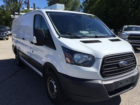 Used 2019 Ford Transit 250 130 Low Roof RWD image 4
