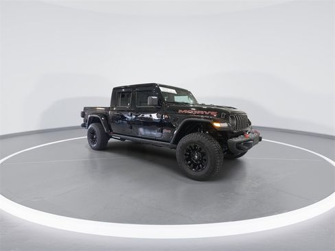 Used 2025 Jeep Gladiator Mojave image 2