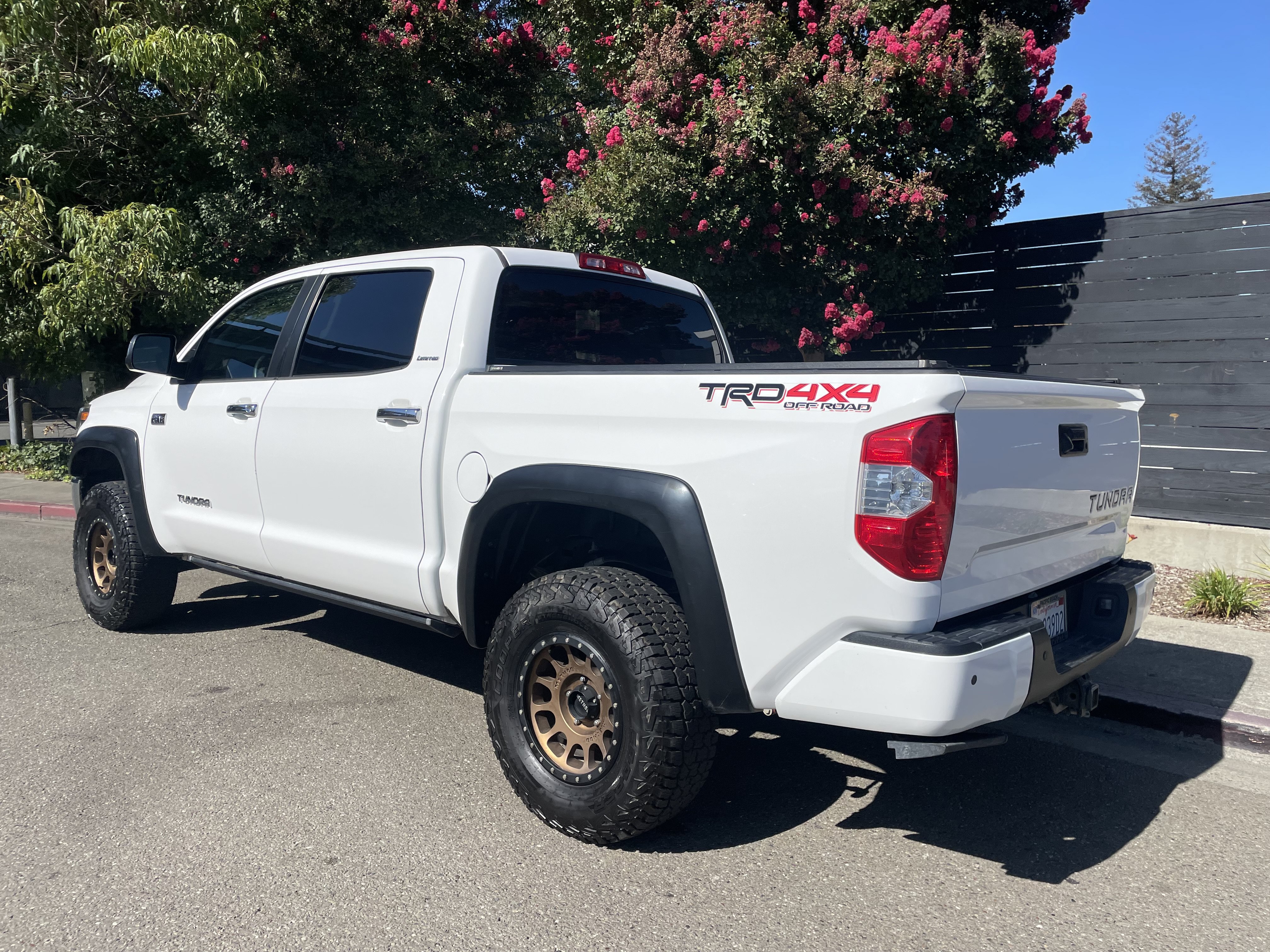 Used 2018 Toyota Tundra Limited w/ Limited Premium Package AWD/4WD image 8