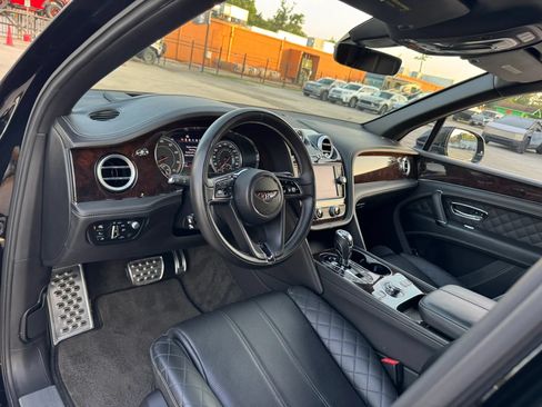 Used 2018 Bentley Bentayga AWD/4WD image 21